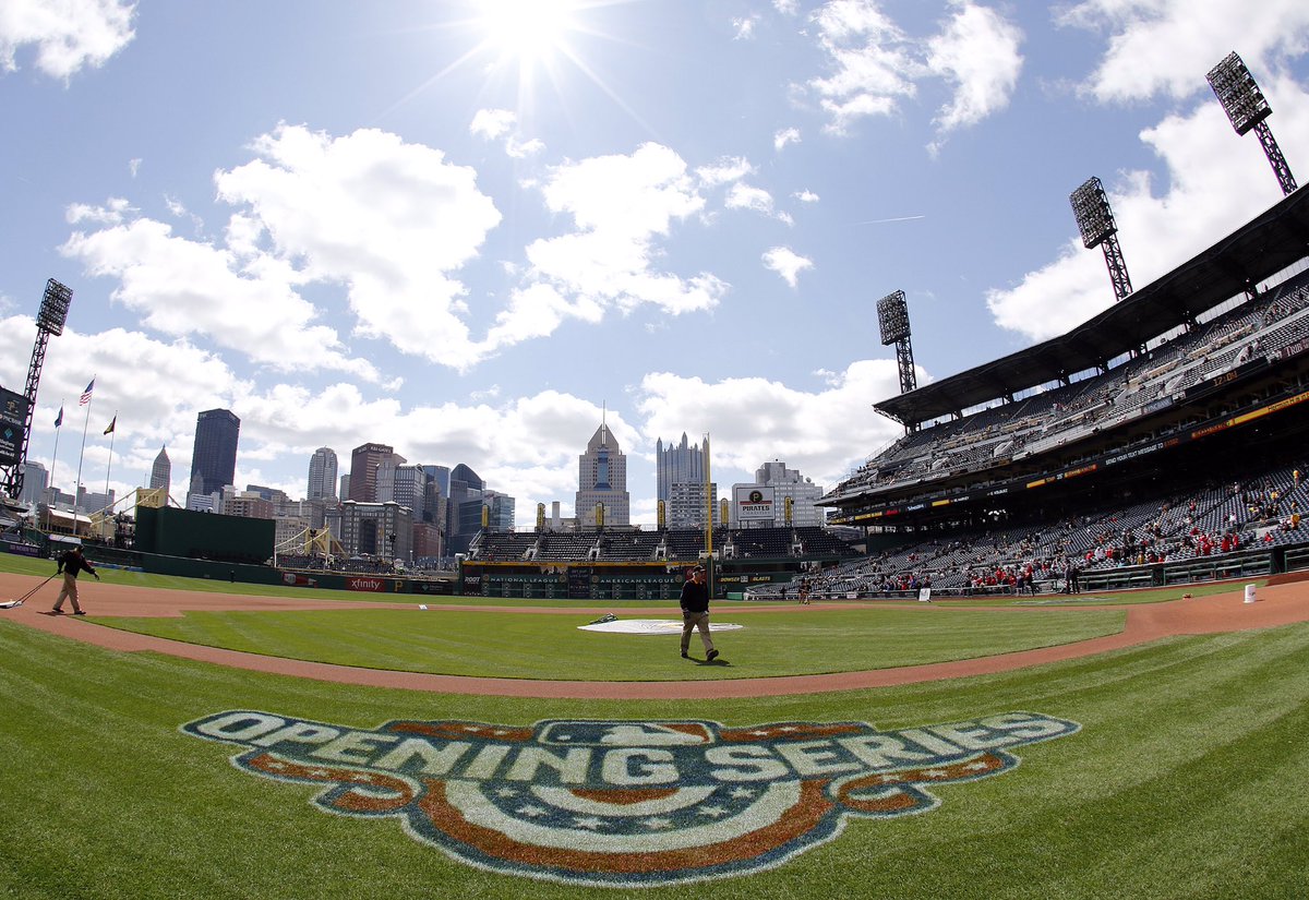 Scenes from Opening Day at PNC last year. 😍 #PiratesTBT

We'll see you tomorrow, Pittsburgh! 
#OpeningDayPNC