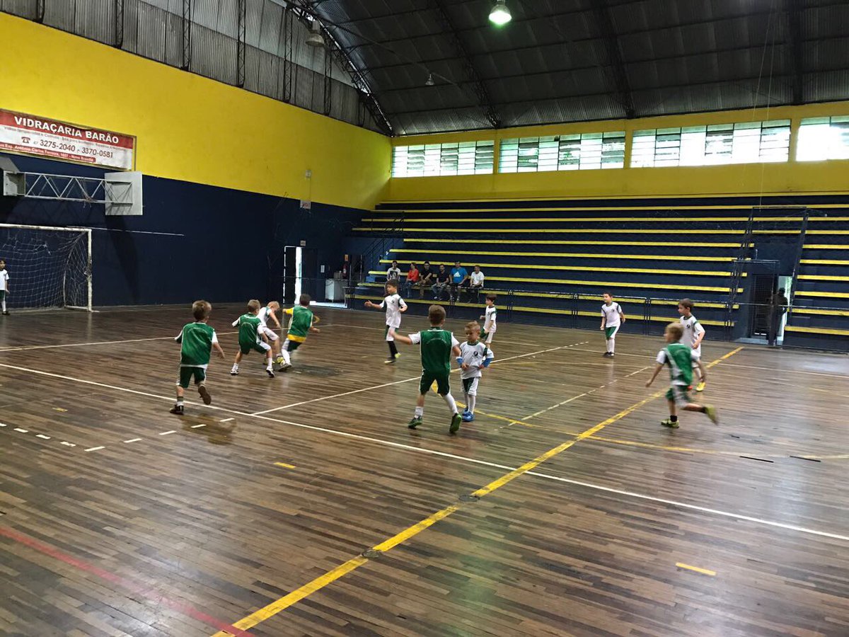 Direcionar está garotada ao caminho do bem é meu maior desejo⚽🇧🇷🙏