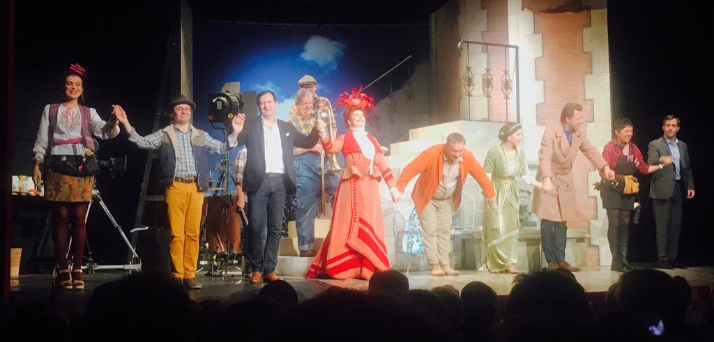 RomualdRLines's tweet photo. Entre 2 tournages, rien de tel que d'aller voir "Silence on tourne" au théâtre Fontaine! #Bravo! https://t.co/7ZwtMXSMz8