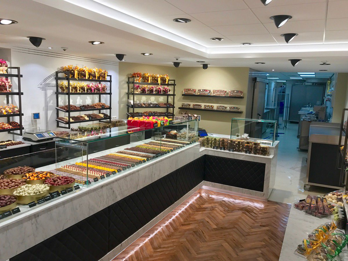 Chocolaterie Van Dam opent deuren na grote verbouwing <a href="/vandamtwit/">Van Dam</a> Lees meer in bakerynext.nl nr. 6 pag. 5