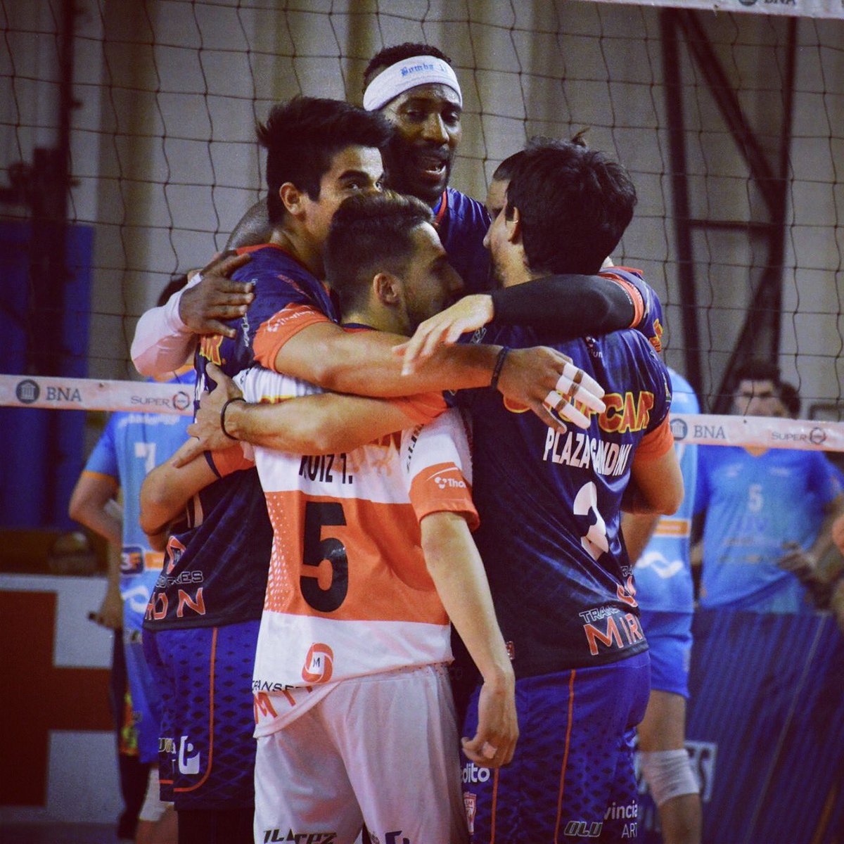 Pasó la primera temporada en la elite del #vóley para <a href="/depmoronvoley/">Dep. Morón Voley</a> 👏🏼🐓🏐 #DaleMorón #TeamThorium #FeelPro