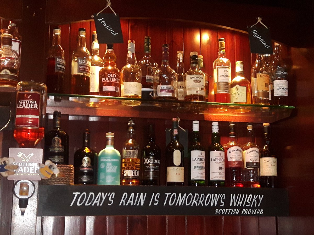 Edinpubs1's tweet photo. # whisky #Edinburgh #no1highstreet https://t.co/ziKXohUYJp
