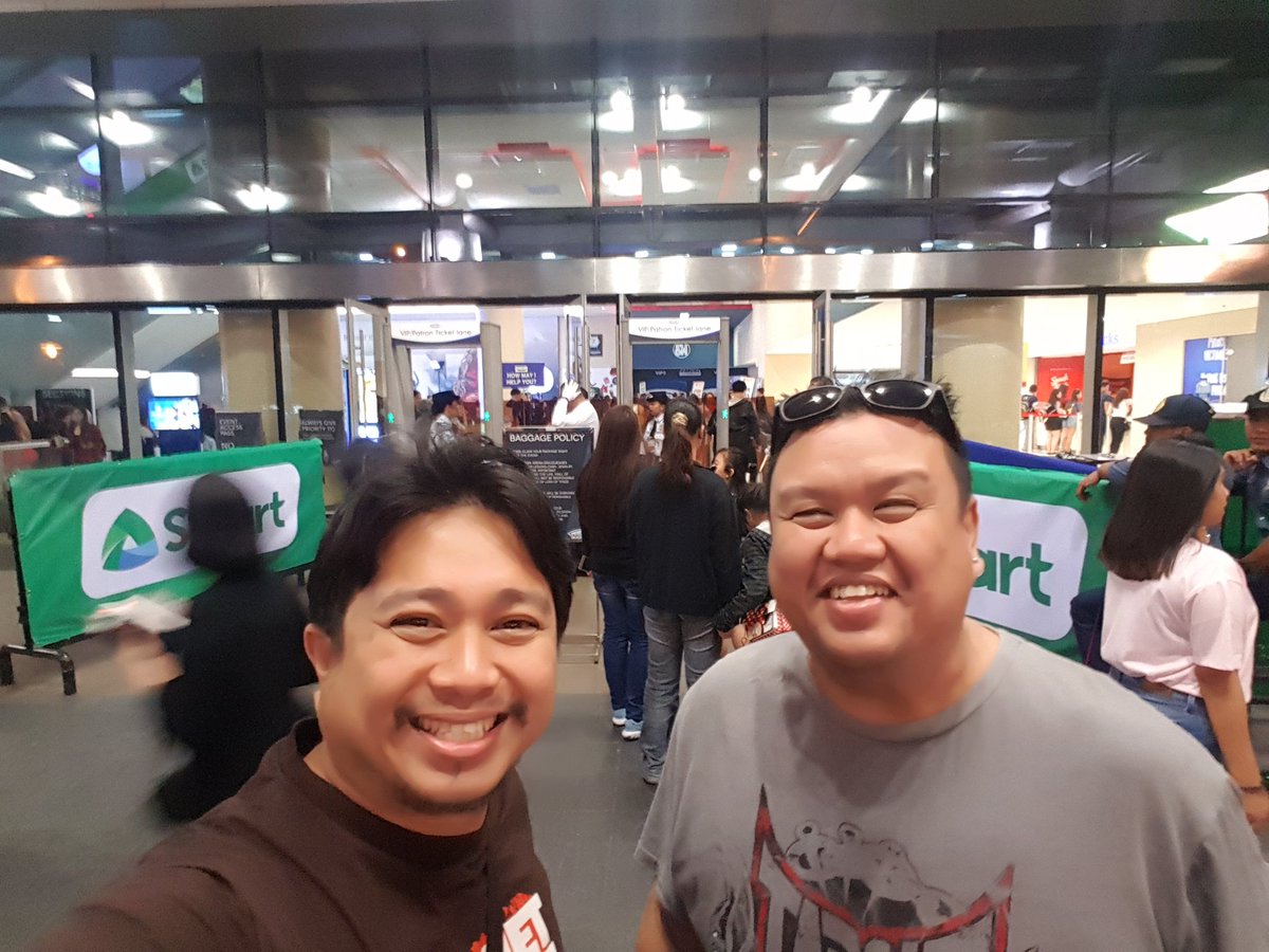 LordJueteng's tweet photo. Even my bandmate @darakstar dissed Coldplay for Fifth Harmony #SmartFifthHarmony #rockstargoals https://t.co/6hGhTag1a4