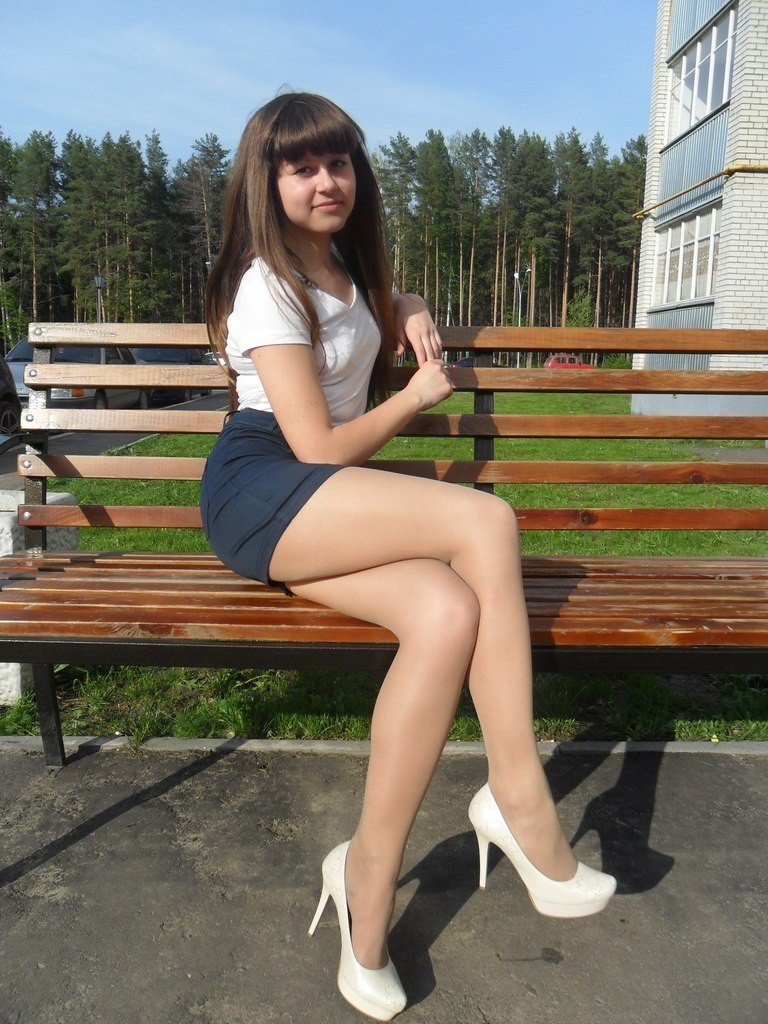 Sexy Teen Amateur Crossed Legs Photo Erotics