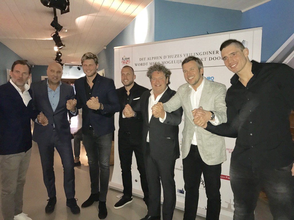 AlphendHuZes's tweet photo. Wat een waanzinnige avond zeg! #veilingdiner @Johnheitinga #020 rocks! https://t.co/s2ubjPFkMA