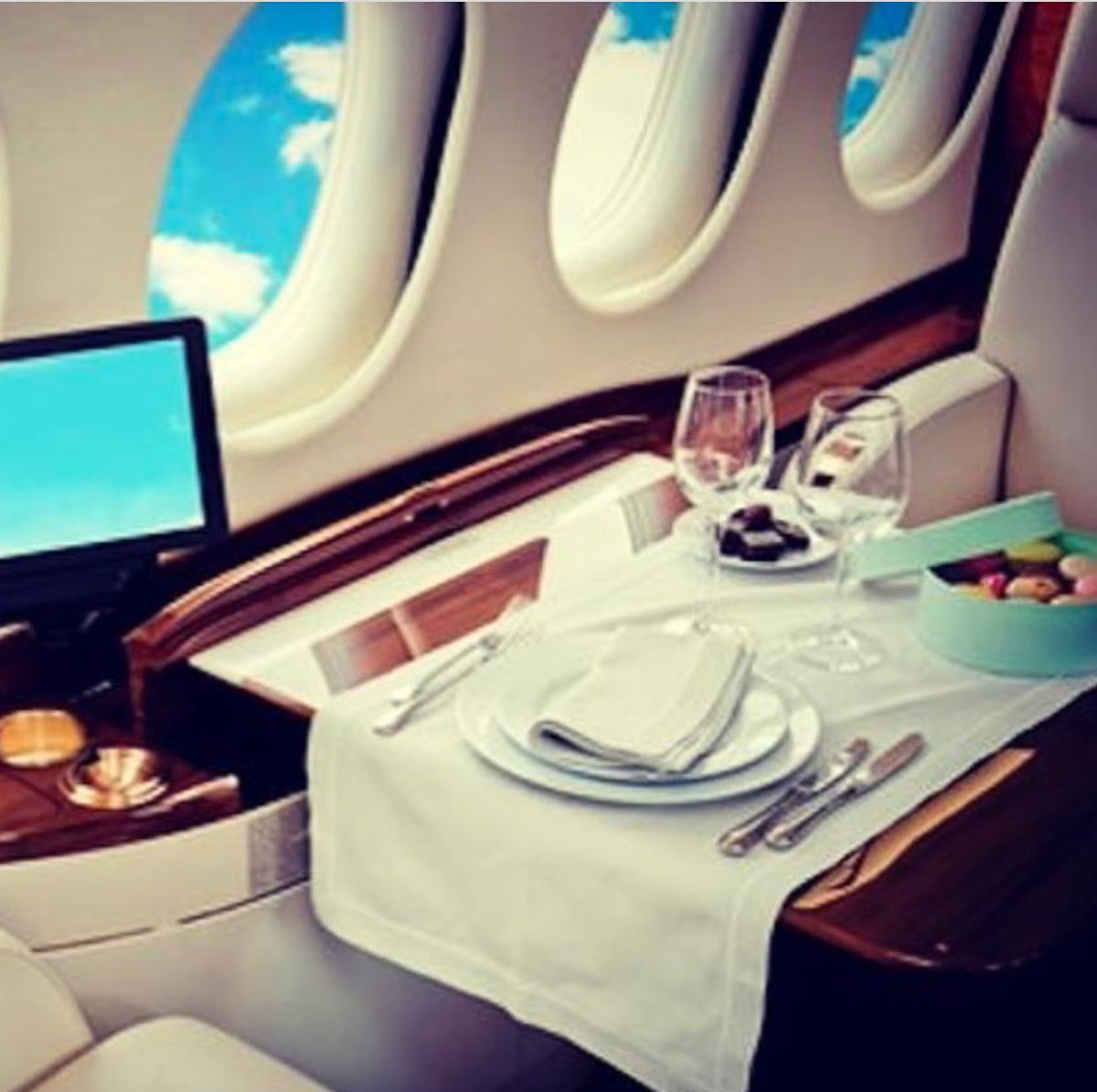 We provide a world class private jet hire service for business and VIP leisure clients.
Our service is luxurious, safe and very disceet.