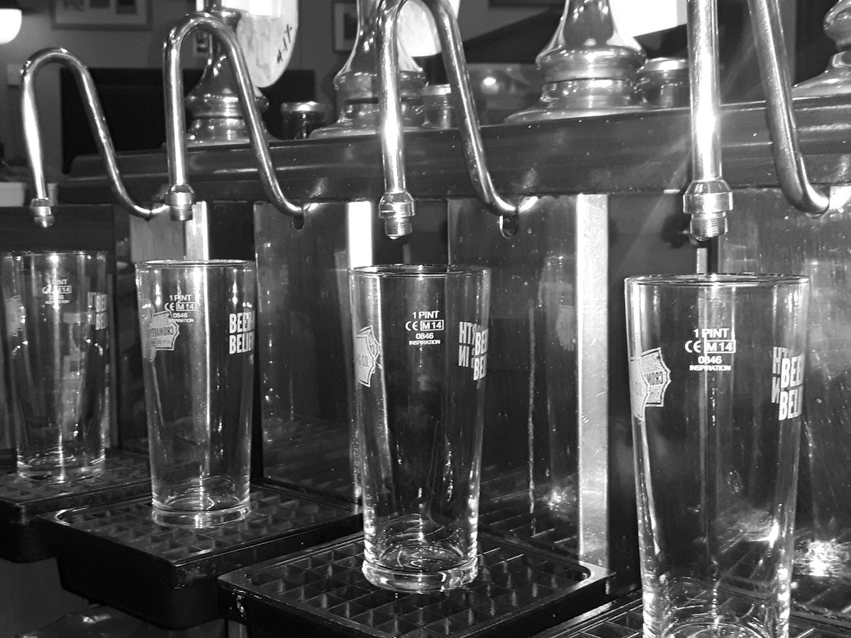 Edinpubs1's tweet photo. # the halfway house #caskale #beerengine #REALALE ... behind the scenes at Edinburgh's smallest pub https://t.co/LRvHouF2jz