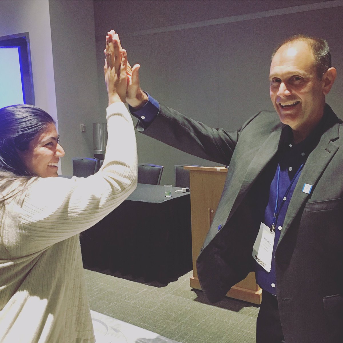 LindsayTillHoyt's tweet image. High five from the president of SRCD after her first conference talk. That&apos;s a win! #srcd2017  #gradstudent @3DYouthResearch  @FordhamNYC
