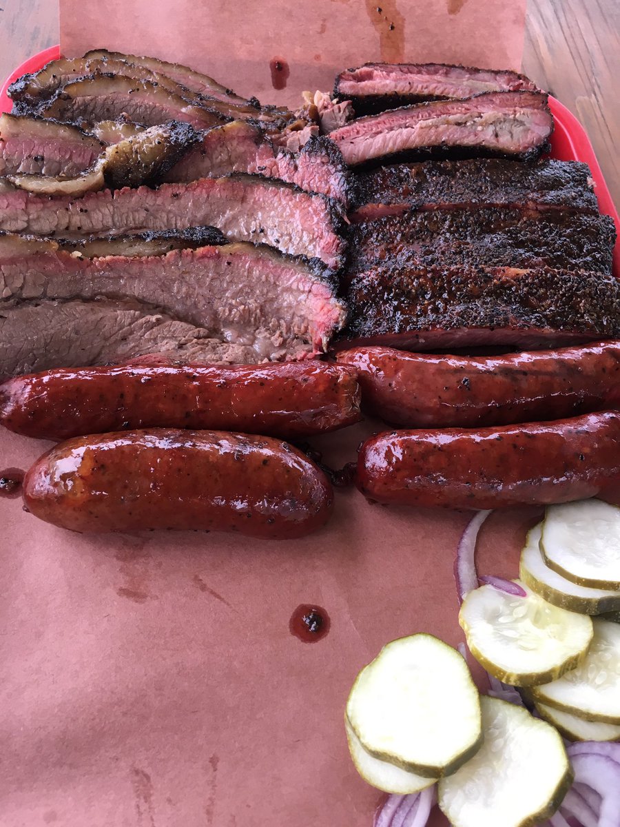 ElyReed's tweet photo. When it comes to Austin BBQ without a line, you can't do much better than Kerlins #kerlinsbbq https://t.co/nDvrww8qyZ