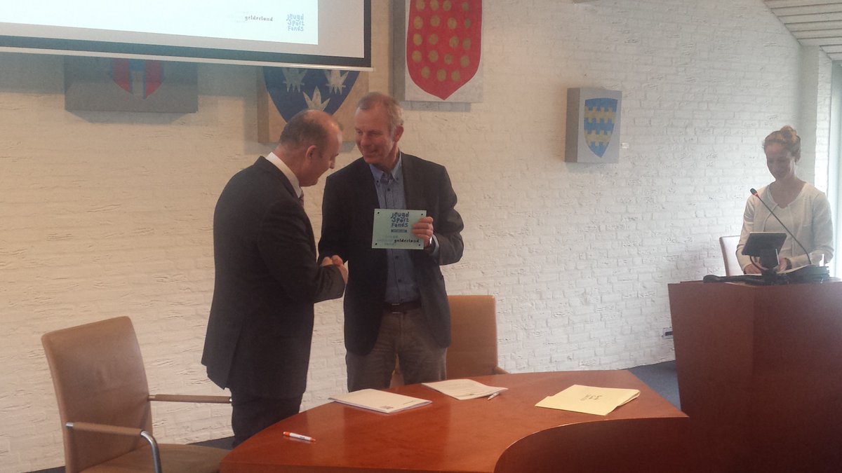 Ondertekening overeenkomst <a href="/GemGeldermalsen/">GemeenteGeldermalsen</a> met jeugdsport- en cultuurfonds. Meer kansen voor de jeugd om mee te doen met sport en cultuur.