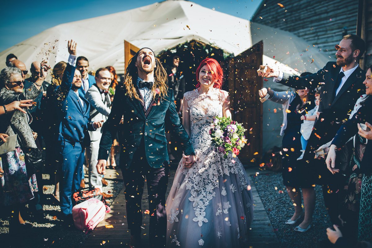 I have a new favourite confetti shot - from a recent wedding at @GwelanMorResort in #cornwall