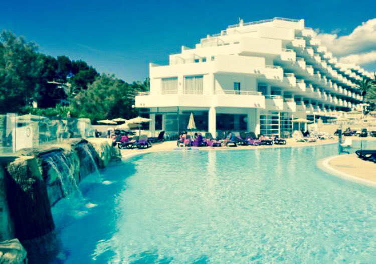 Can't wait to get to <a href="/FERGUSHotels/">FERGUS Hotels</a> #CalaBlancaSuites on Saturday with <a href="/CarlosMarsden/">Carl Marsden 🇺🇦</a> and Oli ❤