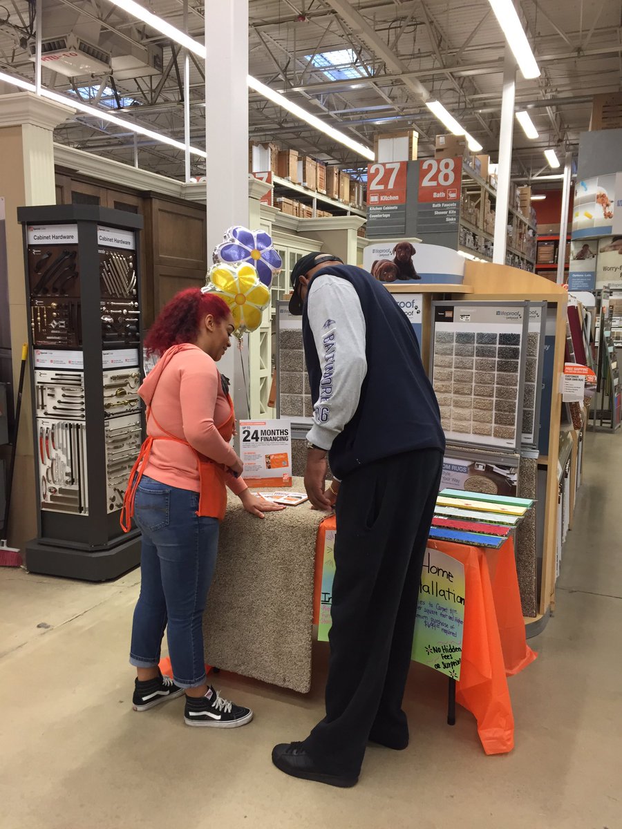 Jay__Venegas's tweet photo. Ashlie doing an amazing job giving pks to our customers, generating some leads and obtaining measures @ChuckNeary https://t.co/H2AJ0rCwn3