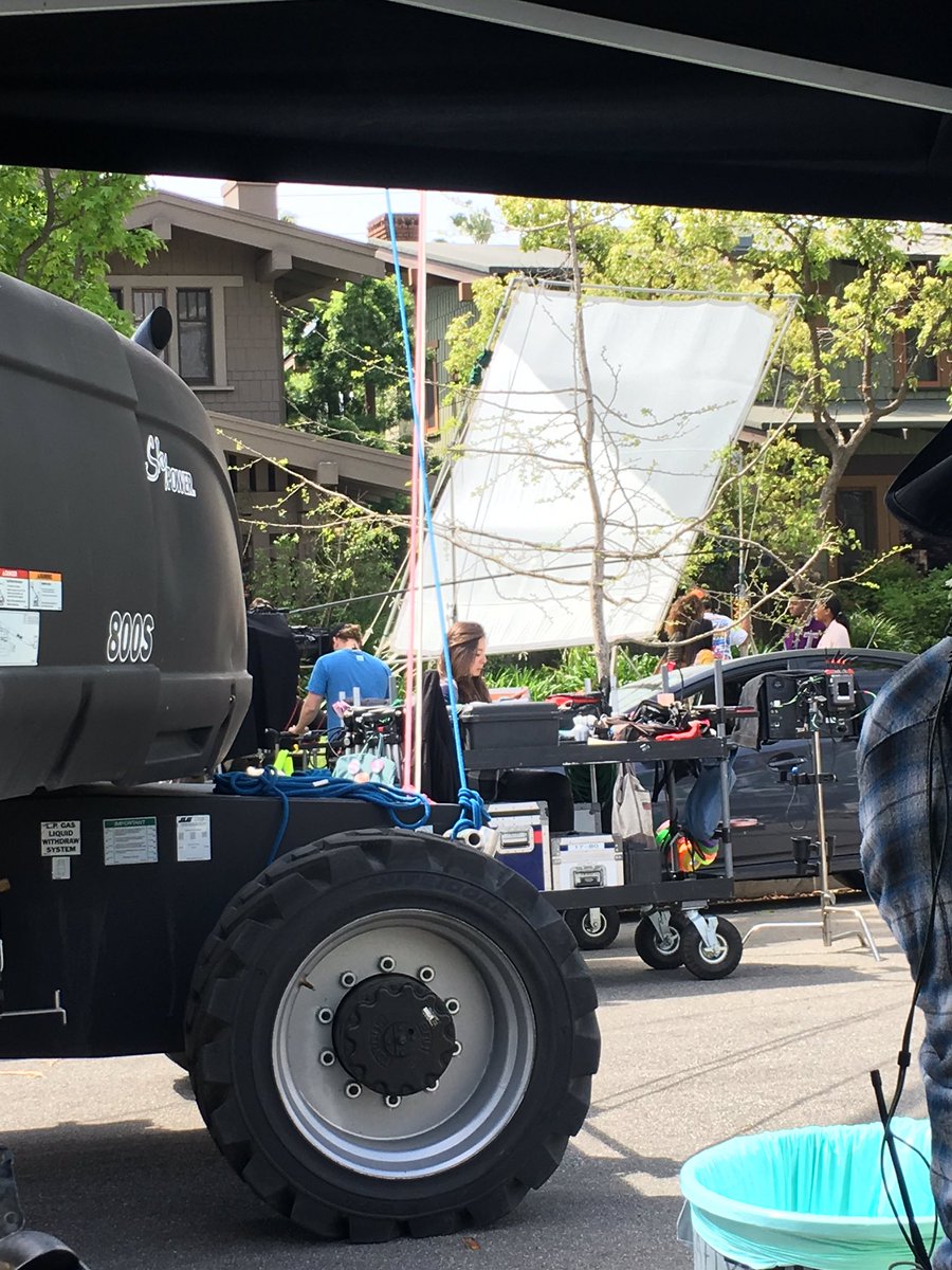 BradleyBredeweg's tweet photo. On location at #TheFosters house. Hmmmm. Who's that?! https://t.co/g77gAQzTFU