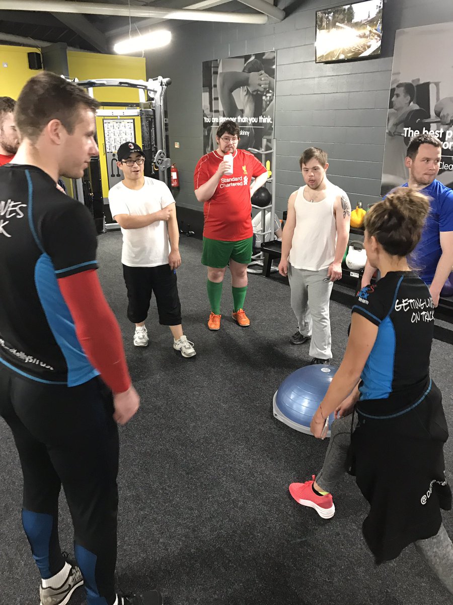 ChrisElliott24's tweet photo. @53Marathons running a kickass circuit today with @WWCLSFoundation GOT group! #PushingTheLimits @Xercise4Less #Bosh #FindThatPlace https://t.co/u9O8rjTJBZ