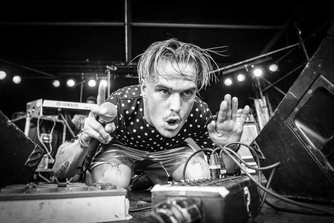 De eerste namen voor <a href="/Schollenpop/">Schollenpop</a> zijn bekend.  <a href="/de_likt/">De Likt</a> en The Stangs zijn deze zomer te zien op het Zuiderstrand bit.ly/2nPBNx8