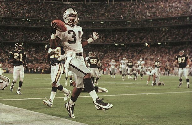 Happy birthday to former RB Derrick Fenner, April 6, 1967. 