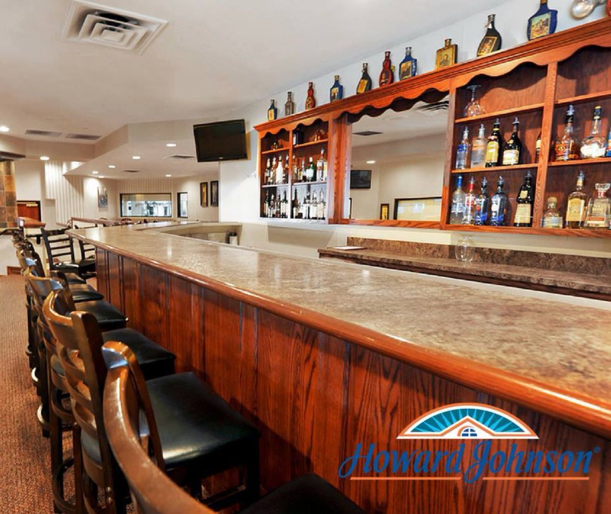 Come stay with us and enjoy Happy Hour in our Lounge! Every Monday-Thursday 5-7 pm!