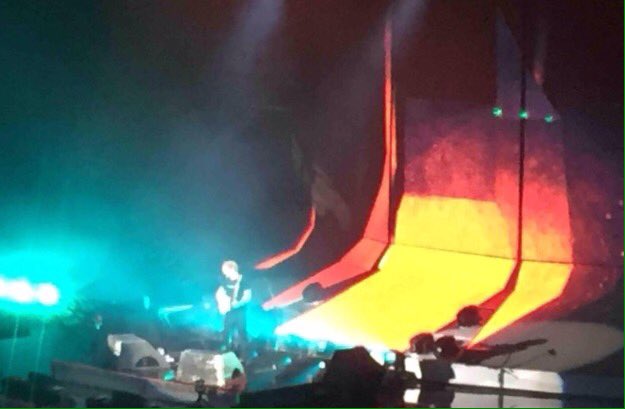 Super concert avec les gagnants du #hackathon <a href="/centralesupelec/">CentraleSupélec</a> #EdSheeran #CapgeministudentConnection