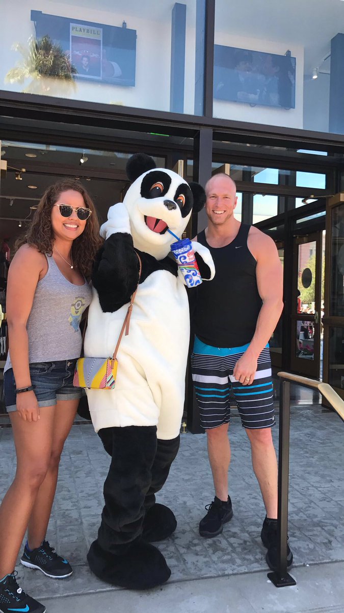 monicamets31's tweet photo. Soooo I think Hashtag liked my purse @FallonTonight #FallonPanda #FallonRide https://t.co/AQ13CWshDn