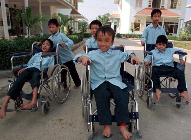 IraqiSecurity's tweet photo. Children in Vietnam born decades after the war are still suffering from the chemical weapons used by today's global policeman, the US. https://t.co/aSNL5rdtCF