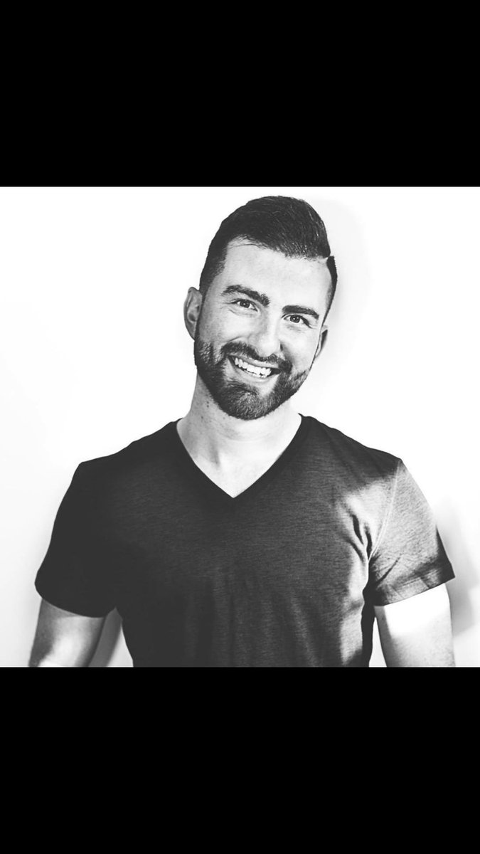 kris_barclay's tweet photo. Pumped for the crazy of 2017!! Thanks for the style @wegroommen !! #DanielleWatlingPhotography #countrymusic #headshot https://t.co/JbG4loaiA1