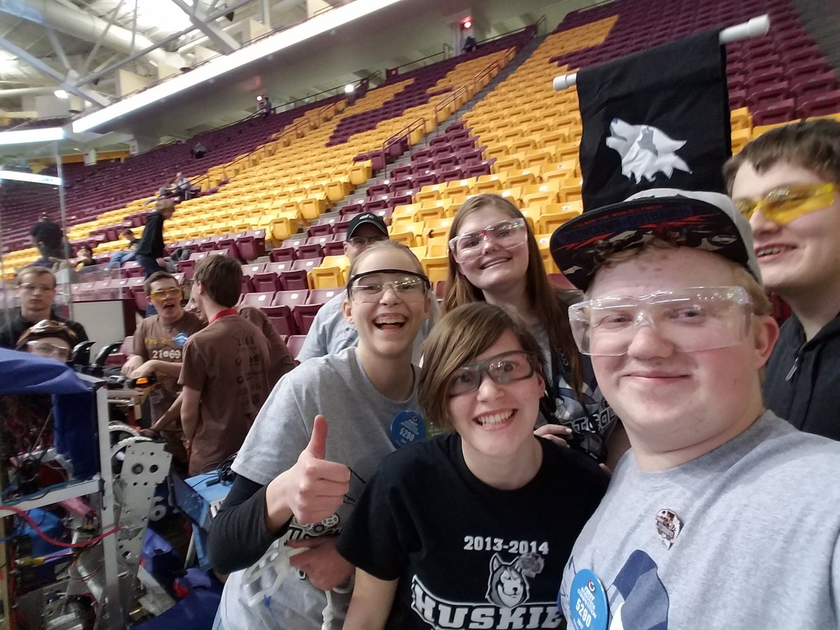 Team5290's tweet photo. 5290 Drive team selfie!! https://t.co/MECvYtP2Bs