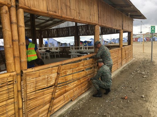 FFAAECUADOR's tweet photo. #Pedernales| #FFAA realizan trabajos de mantenimiento y arreglo de las instalaciones del comedor del albergue “Pedernales I" #FFAAContigo https://t.co/ZI3WKV6A3P