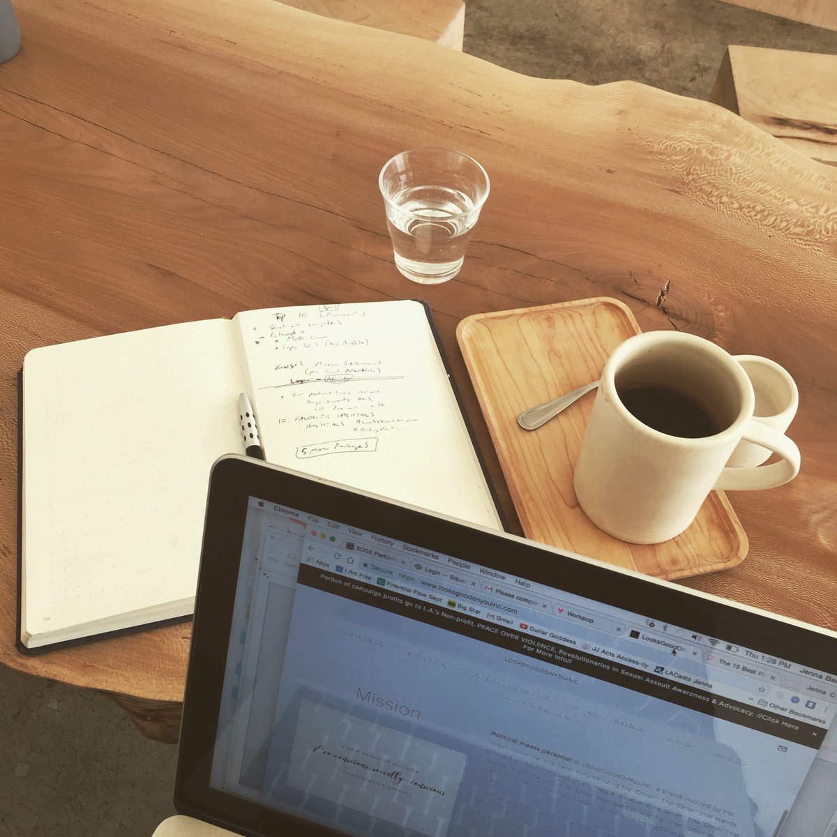 _LooksGoodOnYou's tweet image. Movement in the works whilst sitting still. Meeting magic. Table cleared of most the coffee just had. #bodypositivity #pussypride #staytuned