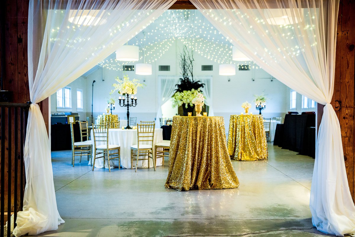 GreenwayVenues's tweet image. Swooning over our speak easy styled Gala at The Dairy Barn! Photo cred: @yahPhotography Floral: @BuytheBunch Rentals: @csspecialevents