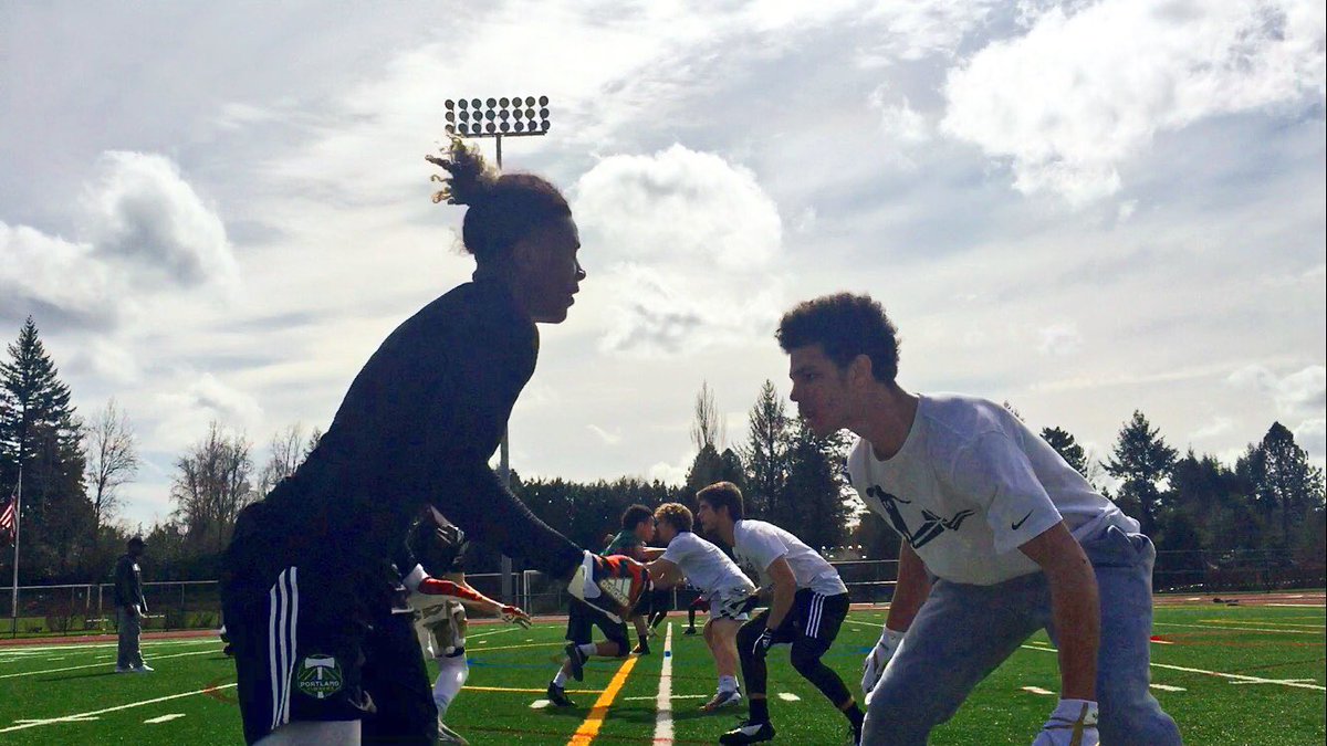 One of the top DBs on the west coast, <a href="/Teron_Bradford/">Teron</a> is ready to lock down! #NWShowcase

🎥HUDL🎥
hudl.com/v/1gsf9Z

#EForceMob