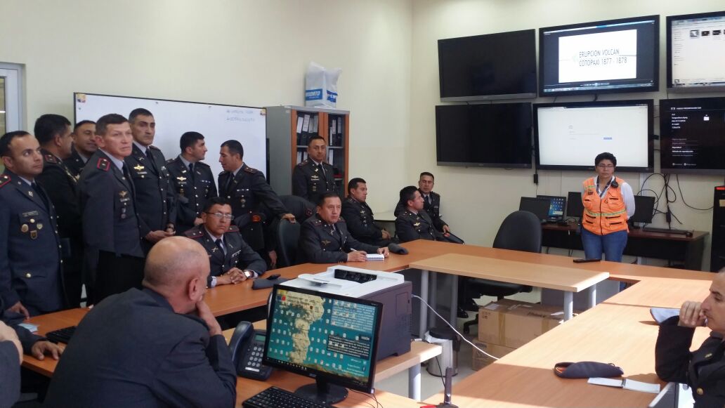 EjercitoECU's tweet photo. Academia Guerra @EjercitoECU visita Sistema Integrado de Seguridad @ECU911_ en el Itchimbia, reciben inducción del modelo gestion operativa https://t.co/21sQVDJDek