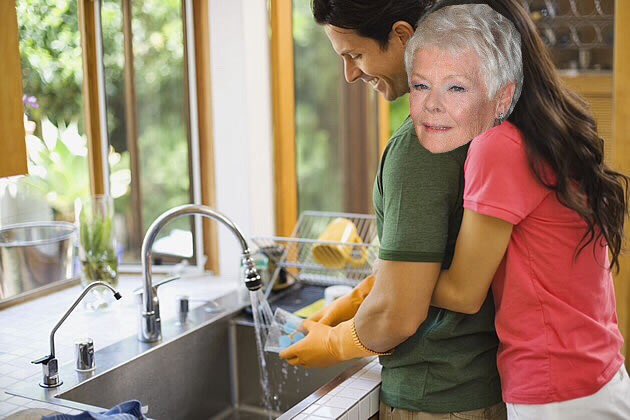 Judi Dench tweet media