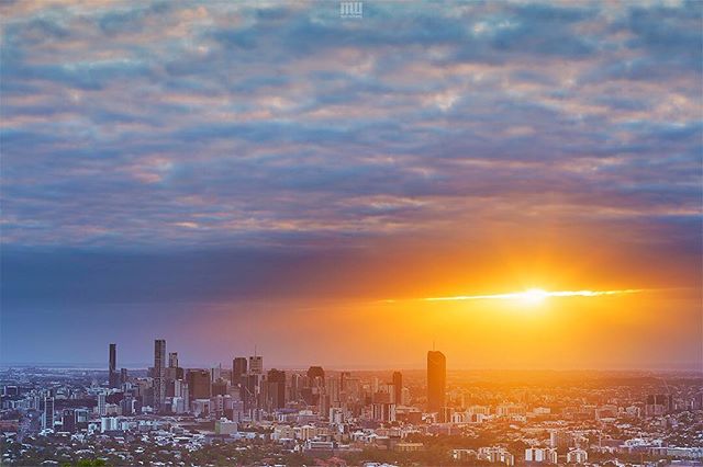 visitbrisbane's tweet photo. When perfect timing + good luck + pure talent come together 🙌🏼😍 📷 @mattographybymw 

#brisbaneanyday #thisisqueensland #seeaustralia https://t.co/KfsLBbqTWv