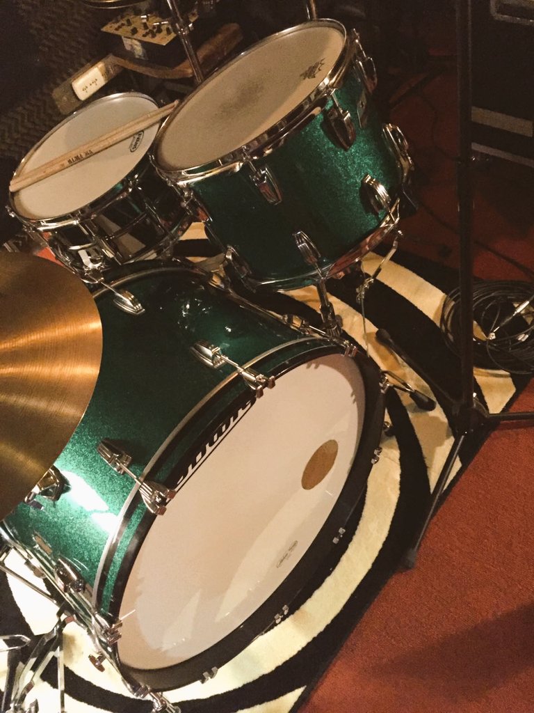Luchoukke_'s tweet photo. Broder d drums. https://t.co/H8ABL0jH33