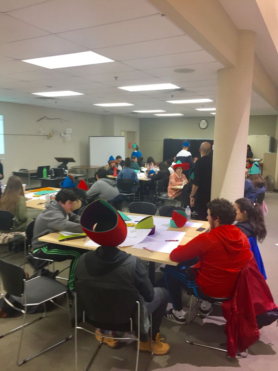 playfeltro's tweet photo. High school business students from Dante Alighieri and Blessed Archbishop Romero 🎓 brainstorming marketing ideas for @playfeltro #shsm  #ice https://t.co/ZDIk0PAqOZ