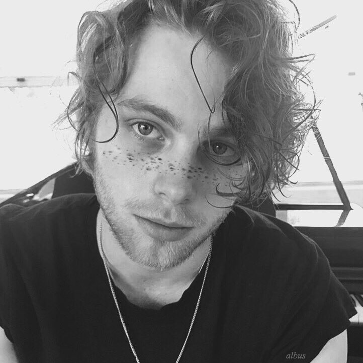 « dark as midnight sun, 
          smoke as black as charcoal »