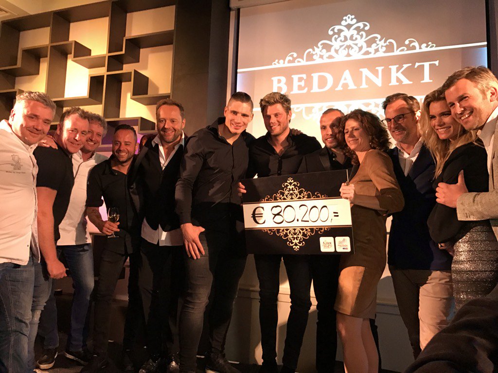 AlphendHuZes's tweet photo. #veilingdiner @Johnheitinga brengt β¬ 80.200,= op voor @alpedhuzes wat een mooie actie van onze teams https://t.co/LZCnaSv42I
