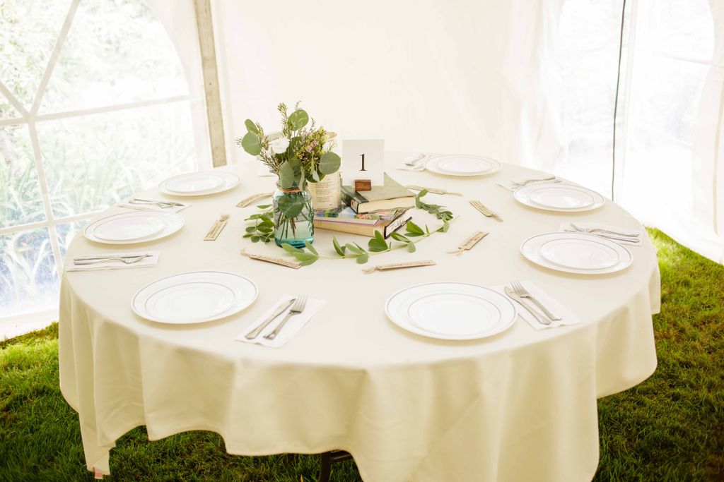 #weddingreception #bookthemedwedding #michiganweddingphotographer #mirandalynnphoto #weddingdetails #tabledecor