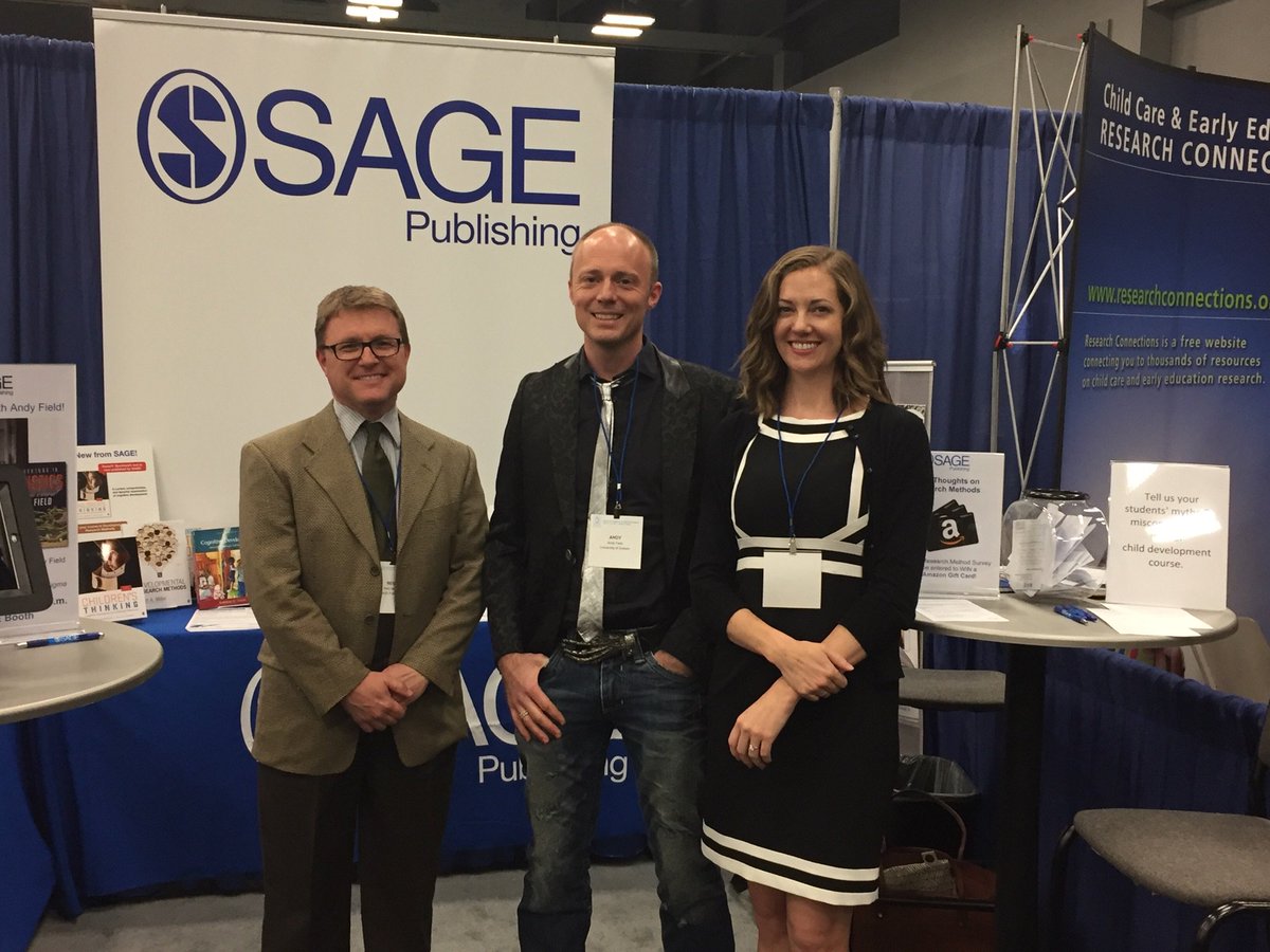 Sage_Publishing's tweet image. Meet @ProfAndyField (and get some cake!) now in the SAGE Booth at #SRCD17 #StatsAdventure