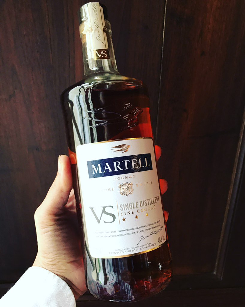 cognac_expert's tweet image. My sister Sophie already has it in her hands: 🐣#martell new release #cognac #vssd thanks @martellcognac @MartellUSA