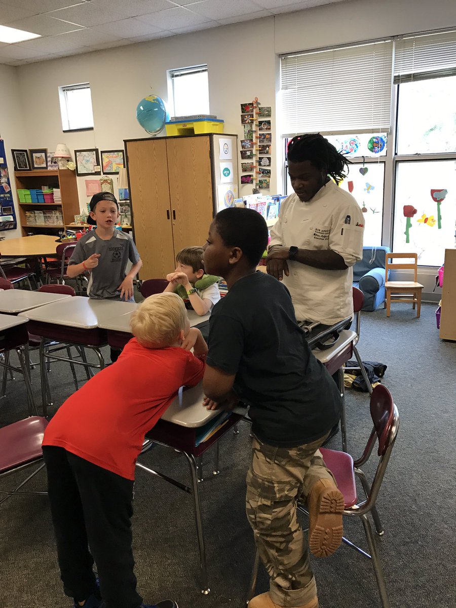 howardd2class's tweet photo. Great career day in second grade! https://t.co/WEgpK72yPm