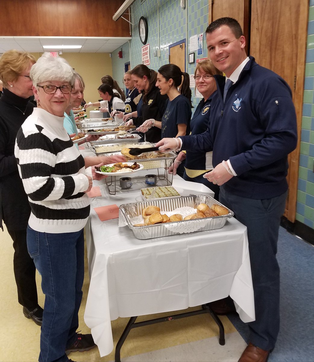 BBPSchools's tweet photo. We ❤ our #BBP senior citizens! Big thanks to #thefishstore & #cavanaughs! #BBPseniordinner2017 https://t.co/1TpJ21NVvp