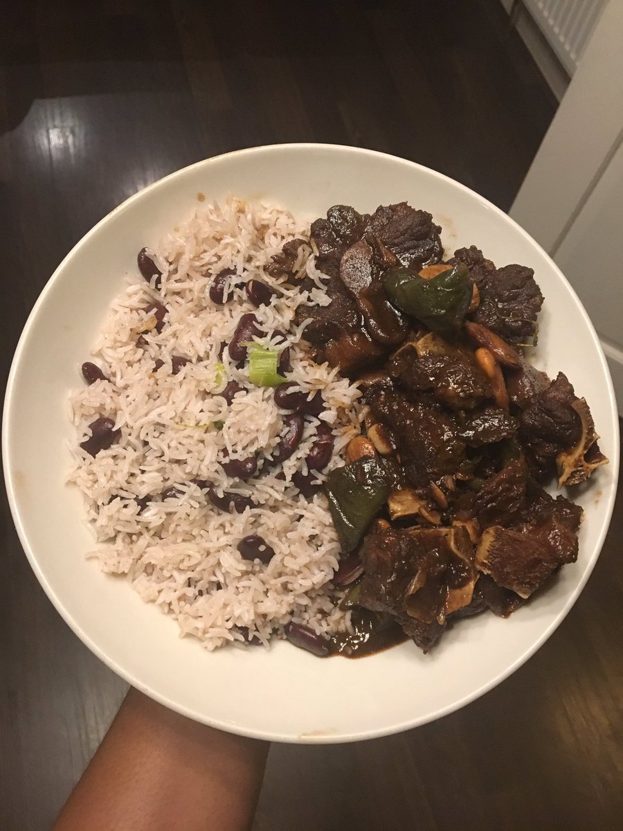 Just finished making some oxtails which my snap family enjoyed watching Ayomaurice