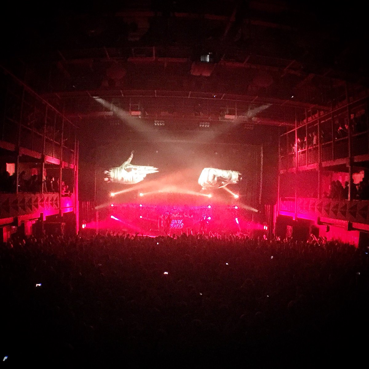 LithuaniaEvents's tweet photo. Gavau ko tikฤjausi runjewels #runtheworldtour therealelp KillerMike #Brussels https://t.co/gYUbG7mq0X via @ djmamania https://t.co/2SHZ3154iZ