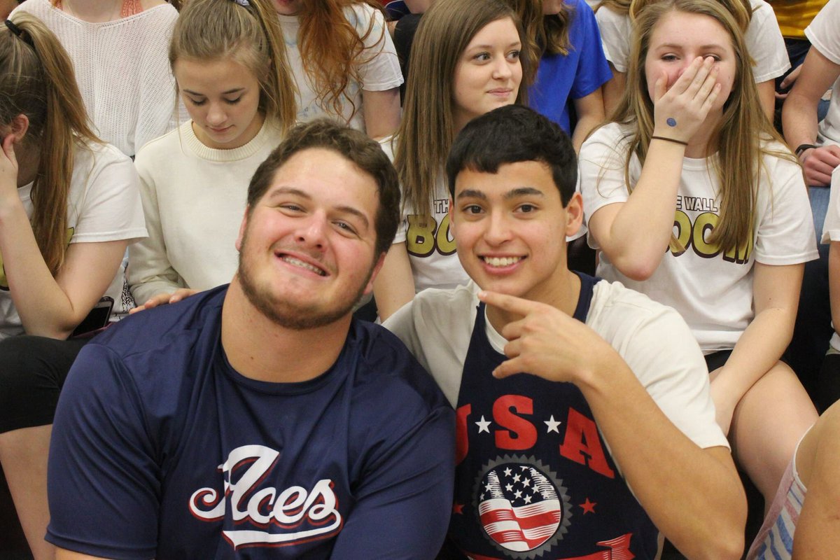 CoffmanGrant's tweet image. Happy birthday to my boy @reyes7michael! Hope it was a good one! #brutha