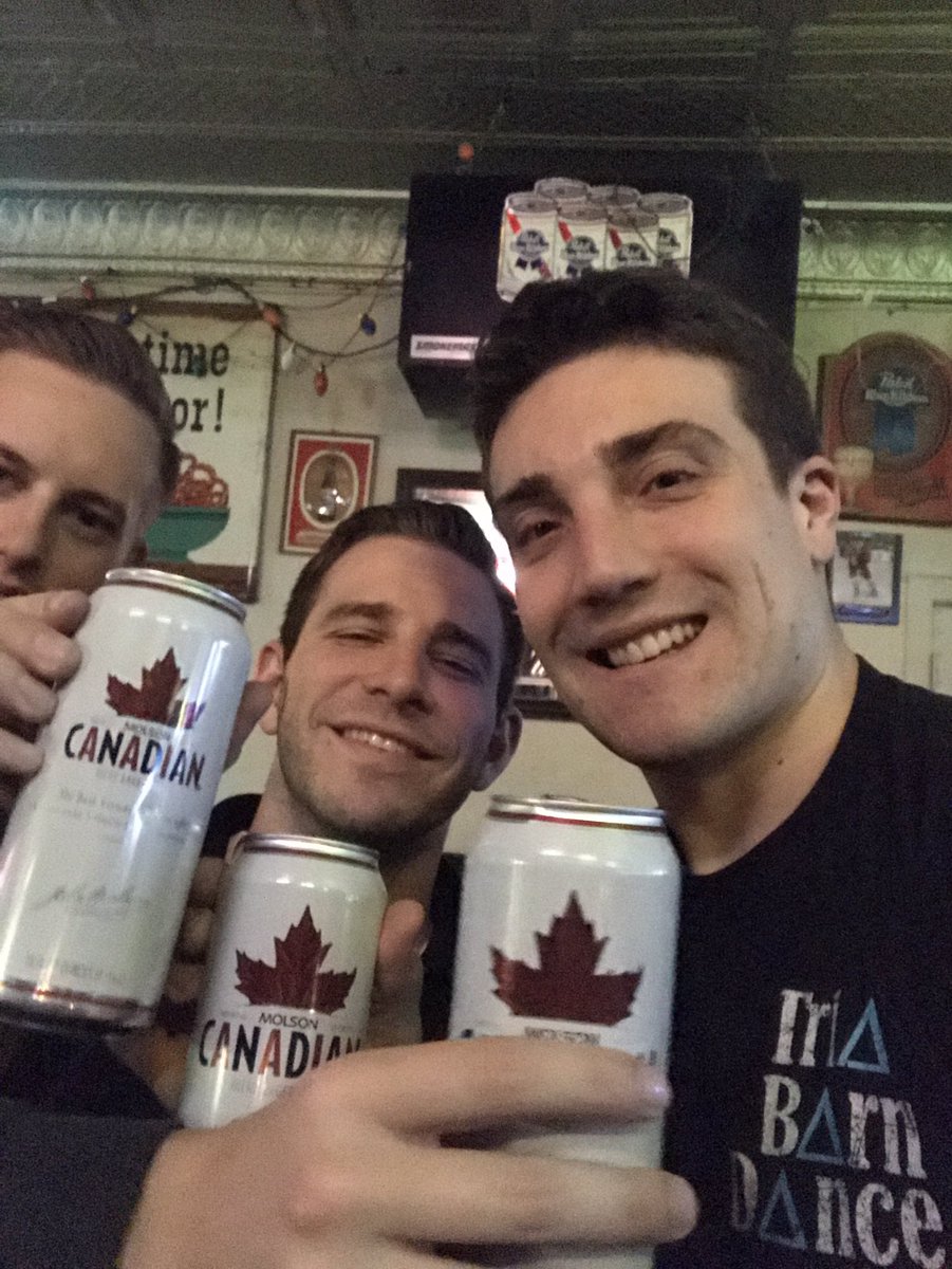 100_Freederdash's tweet photo. @BarstoolBigCat @PFTCommenter @hen_ease Our first Molson #Sorrey #ActuallyNotBad https://t.co/xTw9z1eBzk