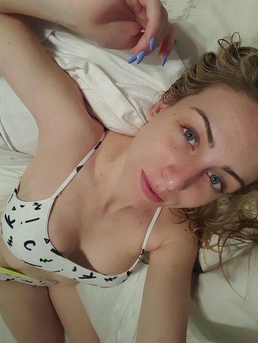 #nomakeup  #wethair #noedit  I'm not perfect but I don't have to draw my eyebrows on, which is nice.<a href="/tag/nomakeup"class="tags">#nomakeup</a><a href="/tag/wethair"class="tags">#wethair</a><a href="/tag/noedit"class="tags">#noedit</a>