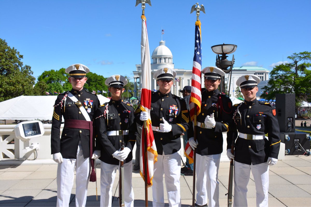 MarionMilitary's tweet photo. #ACCSDay at the Capitol was👌🏼.We opened the House of Representatives session, met politicians &amp; even busted a few moves.#capital #colorguard https://t.co/kWZGgbG6Mb
