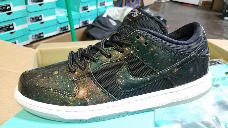 nike sb dunks galaxy